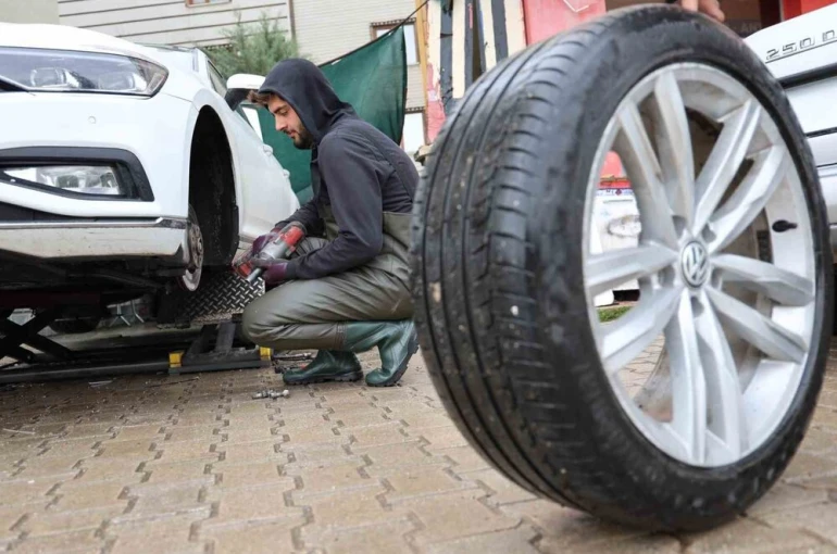 Elazığ’da kış lastiği için son gün yoğunluğu 