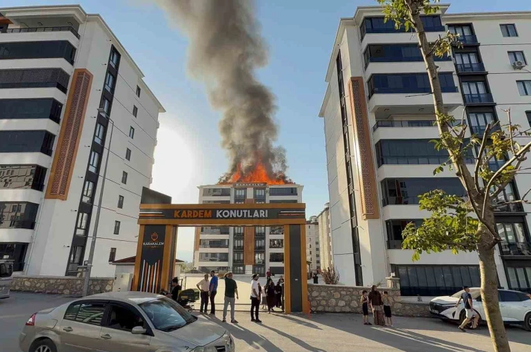 Elazığ’da korkutan çatı yangını