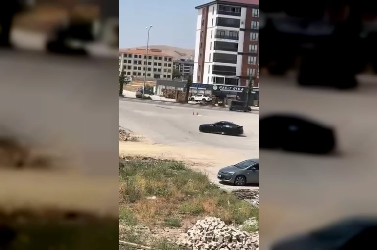 Elazığ’da lüks otomobiliyle drift yapan sürücüye 140 bin lira ceza