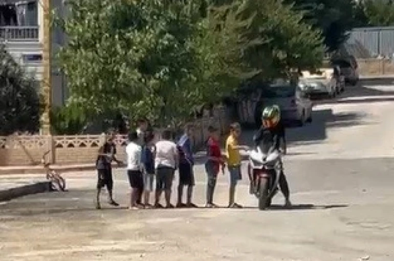 Elazığ’da motorcuyla çocukların renkli anları 
