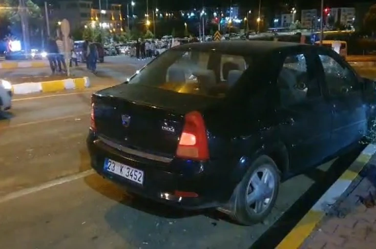 Elazığ’da otomobil ile motosiklet çarpıştı: 2 yaralı 