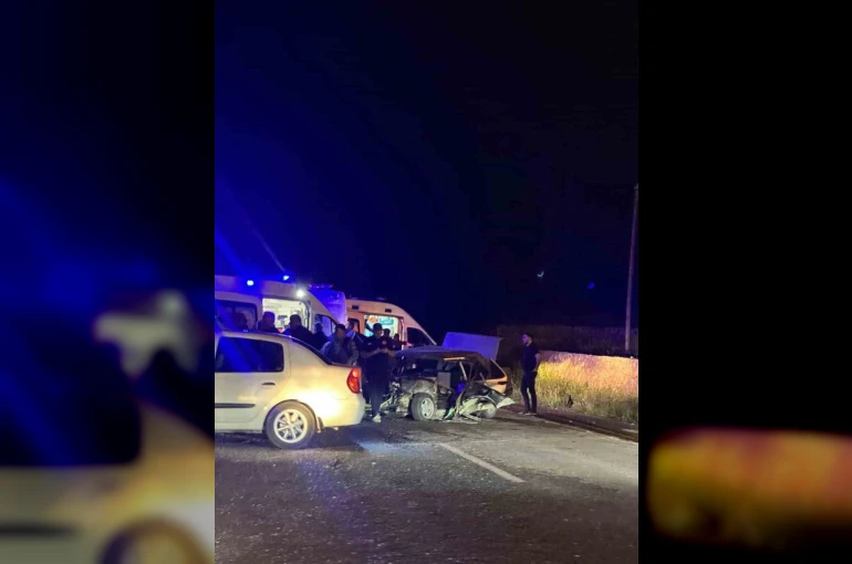 Elazığ’da otomobil ile traktör çarpıştı: 5 yaralı 