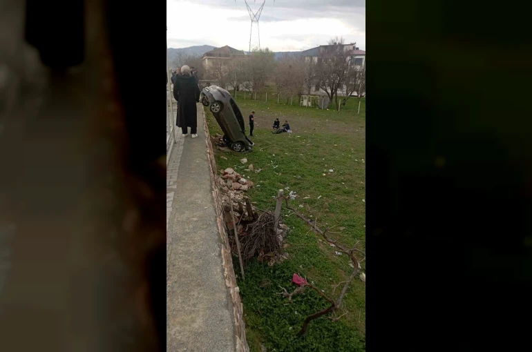 Elazığ’da otomobil şarampole uçtu: 1 yaralı 