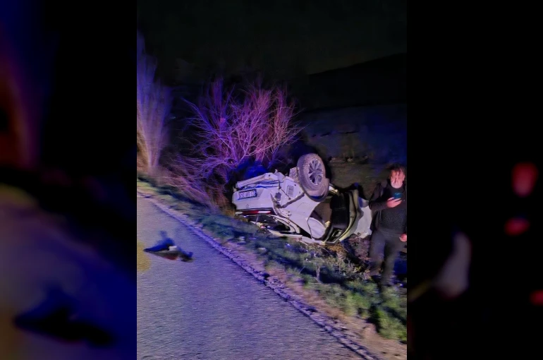 Elazığ’da otomobil takla attı: 2 yaralı