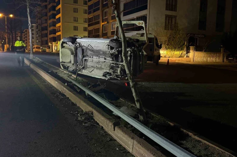 Elazığ’da otomobil yan yattı: 1 yaralı 