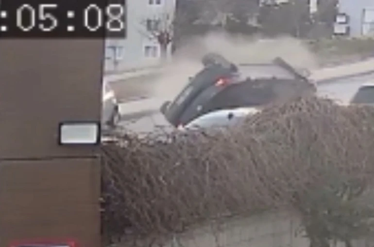 Elazığ’da otomobilin ters döndüğü kazanın görüntüleri ortaya çıktı