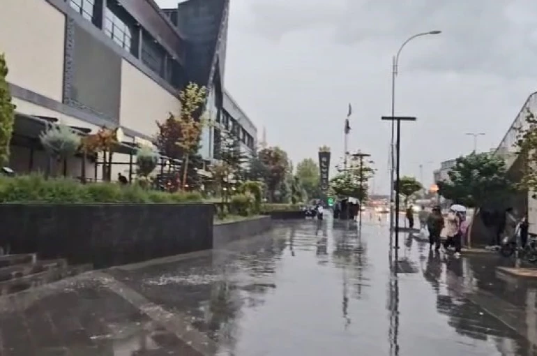 Elazığ’da sağanak ve fırtına etkili oldu 