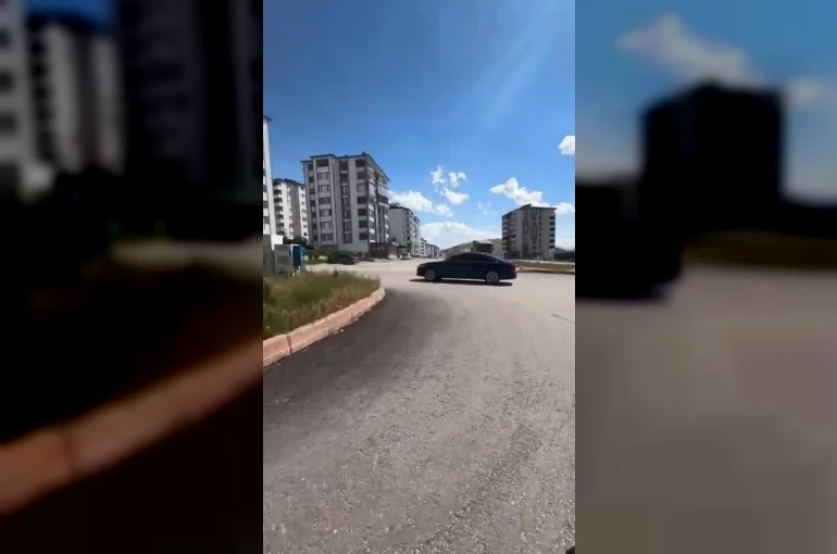 Elazığ’da sürücü plakasını kapatarak drift yaptı 
