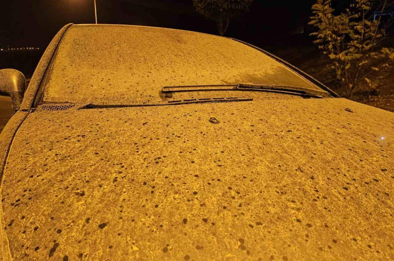 Elazığ’da toz taşınımı yağışla birleşti, adeta çamur yağdı 