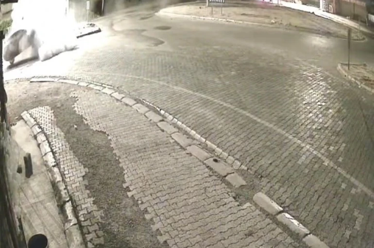 Elazığ’da trafik kazaları kameralara yansıdı 