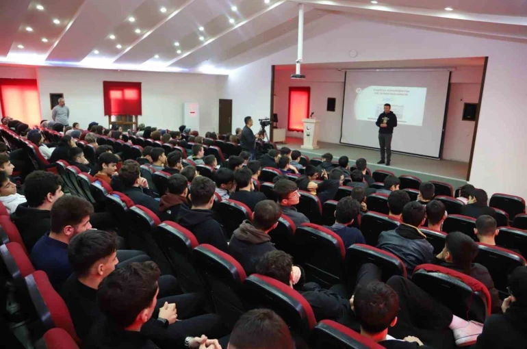 Elazığ’daki liselerde Fırat Üniversitesi tanıtıldı 