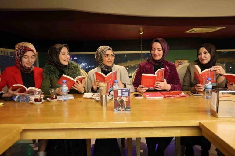 Elazığlı kadınlardan, altın yerine kitap günü