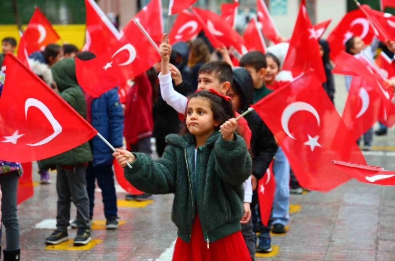 Elazığlı minikler milli takımın başarısını coşkuyla kutladı 