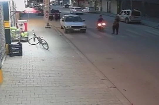 Elbistan’da motosikletin çarptığı yaşlı adam yaralandı
