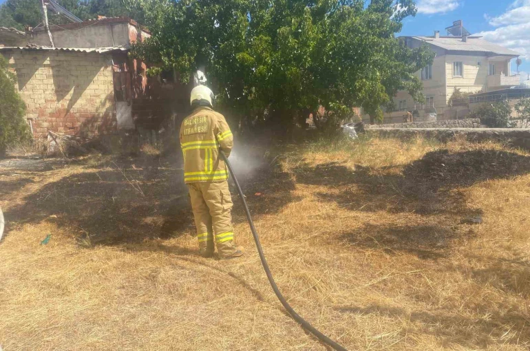 Elektrik panosundan çıkan kıvılcımlar yangına yol açtı 