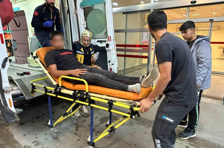 Elektrikli bisiklet ile motosiklet çarpıştı: 1 yaralı 