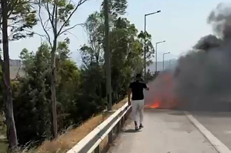 Elektrikli kabus: 18 milyonluk Porsche alev aldı, iş adamı canını zor kurtardı 