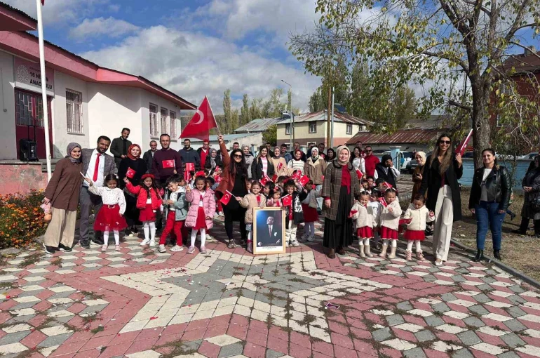 Eleşkirt’te Anaokulu Öğrencileri 29 Ekim’i coşkuyla kutlandı 
