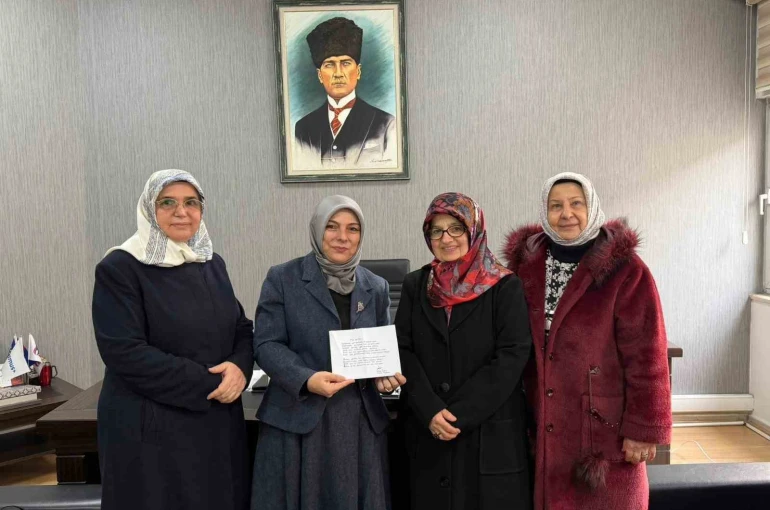 Emekli öğretmenleri ağırladı