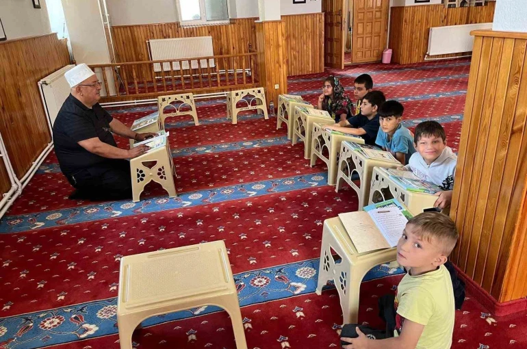 Emet’te Yaz Kur’an Kurslarına yoğun ilgi