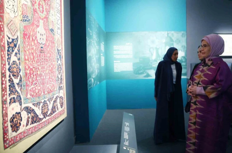 Emine Erdoğan, Katar’da İslam Eserleri Müzesi’ni ziyaret etti 