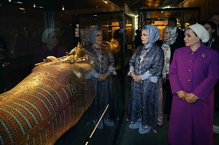 Emine Erdoğan, Mısır Cumhurbaşkanı es-Sisi’nin eşi Entissar Amer ile bir araya geldi 