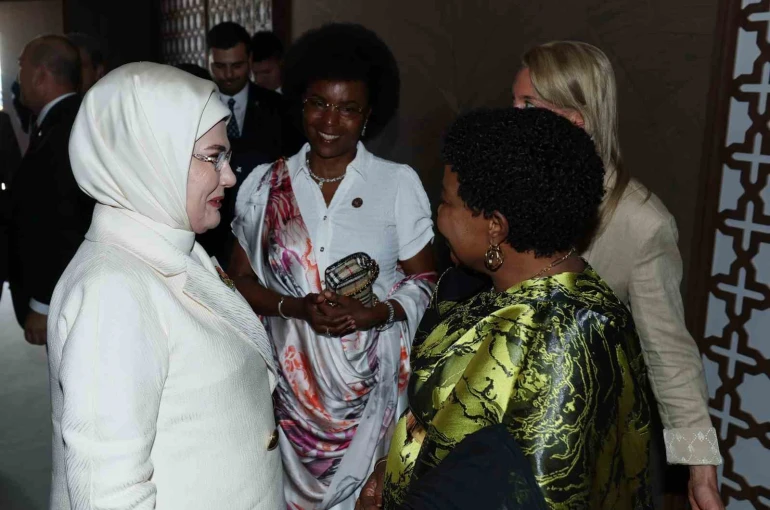 Emine Erdoğan: "Sıfır Atık Forumu’nu insanlık ailesinin ortak bir ideal etrafında kenetlendiği tarihi bir buluşma olarak görüyoruz"