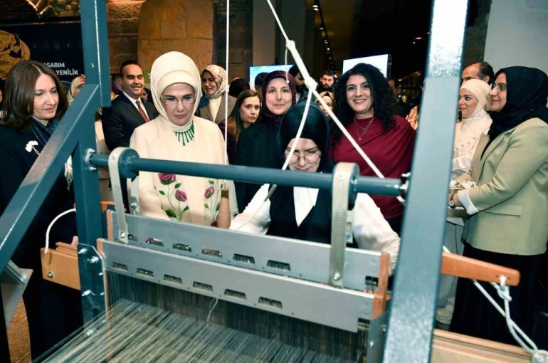 Emine Erdoğan: "Sof kumaşının desenlerindeki zevkiselim ve dokumasındaki ustalık, onu 16. ve 17. yüzyıllarda dünyaca tanınan bir kumaş haline getirmiştir" 