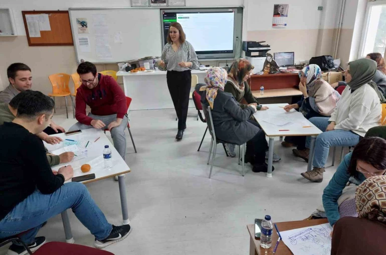 Emirdağ Öğretmen Topluluğu’nda çocuklarla felsefe eğitimi 