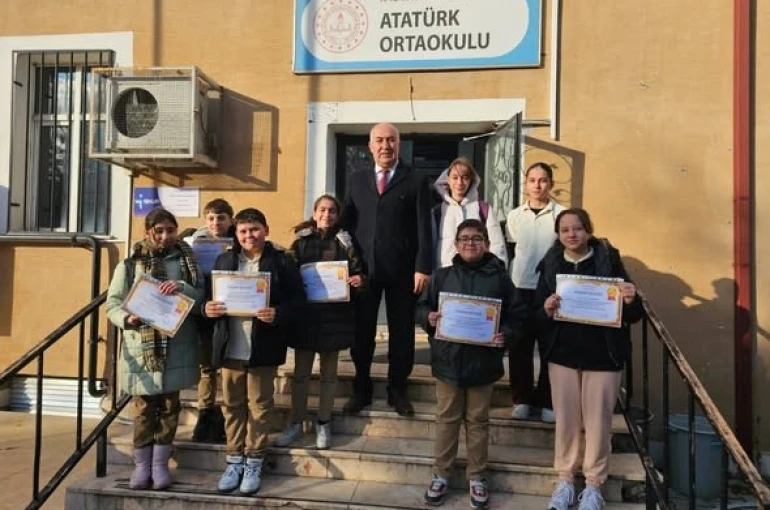 Emirdağ Ortaokulu’nun ‘Ayın Öğrencileri’ ödüllendirildi 