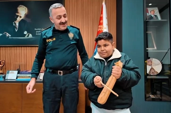 Emniyet kapılarını çocuklara açtı 