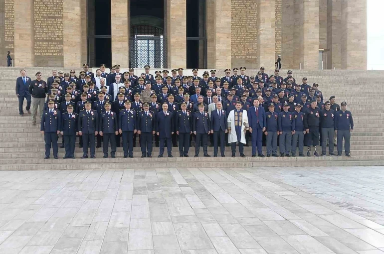 Emniyet Teşkilatı Anıtkabir’i ziyaret etti 