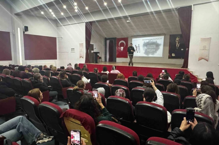 ’En İyi Narkotik Polisi Anne’ projesi kapsamında madde bağımlılığı eğitimi 