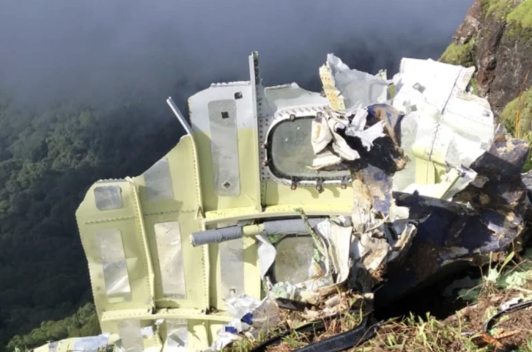 Endonezya’da gözlem uçağı düştü: 11 kişiden haber alınamıyor