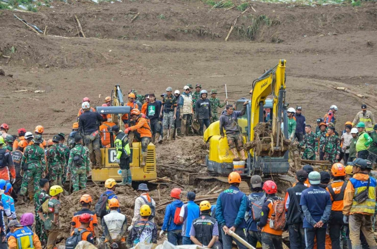 Endonezya’daki toprak kaymasında can kaybı 25’e yükseldi