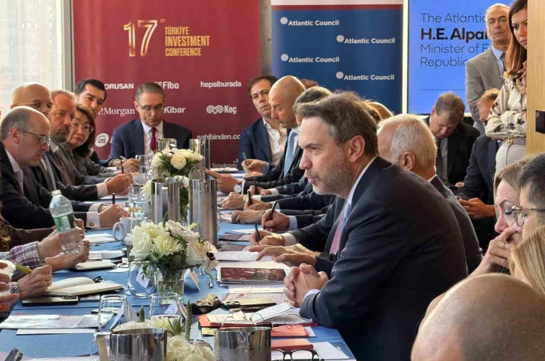 Enerji ve Tabii Kaynaklar Bakanı Bayraktar: "Rüzgar ve güneş enerjisinde 120 GW’lık kurulu güce ulaşmak istiyoruz" 