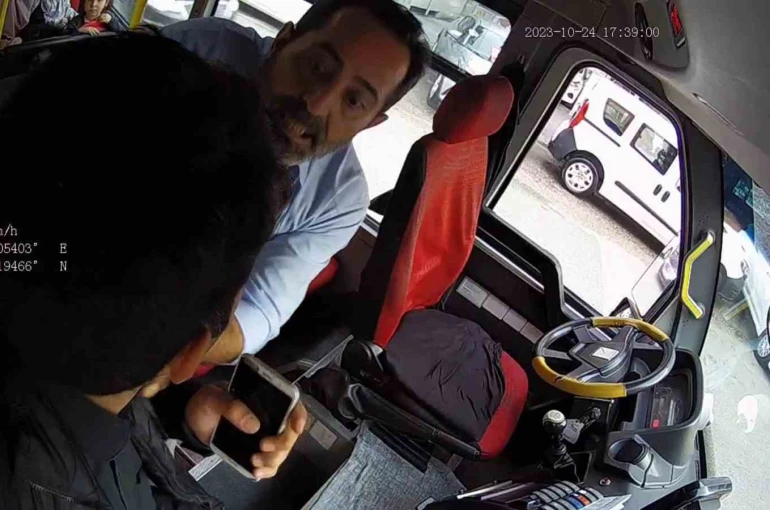 Engelli bireyi önce otobüsten indirdi, sonra darp etmeye çalıştı