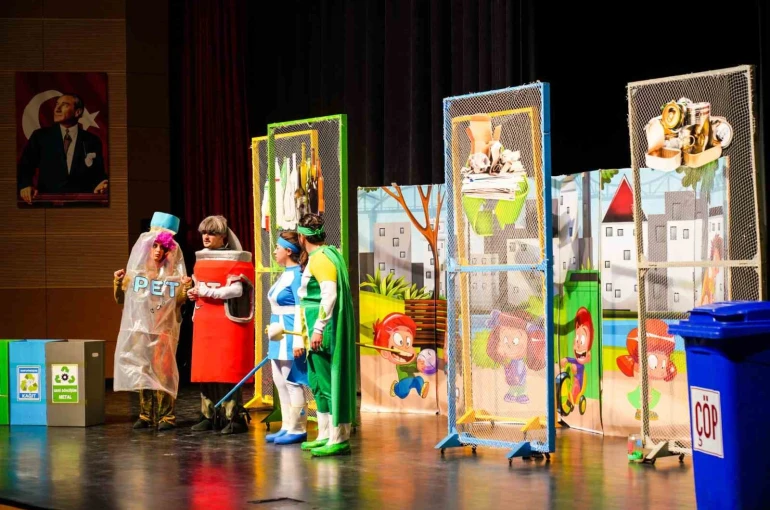 Erbaa’da çocuklara sıfır atık bilinci tiyatro ile anlatıldı