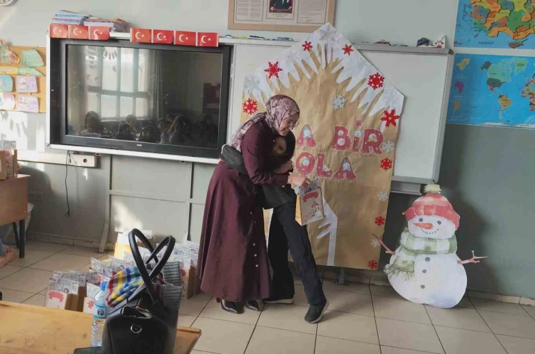 Erciş’te öğrencilerin karne sevinci 