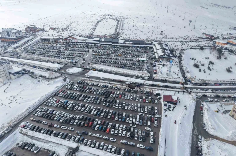 Erciyes hafta sonu 320 bin kişiyi ağırladı
