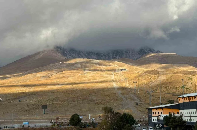 Erciyes’e mevsimin ilk karı yağdı 