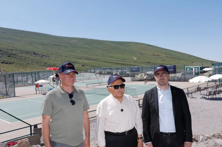 Erciyes’te 52 ülkeden bin tenisçi Dünya Tenis Turu’nda ter döktü