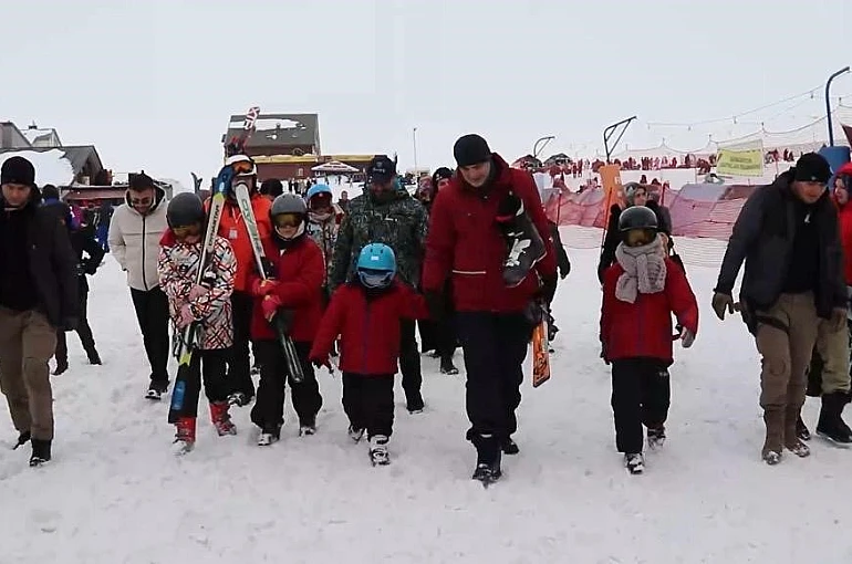 Erciyes’te şehit çocuklarına kayak eğitimi 