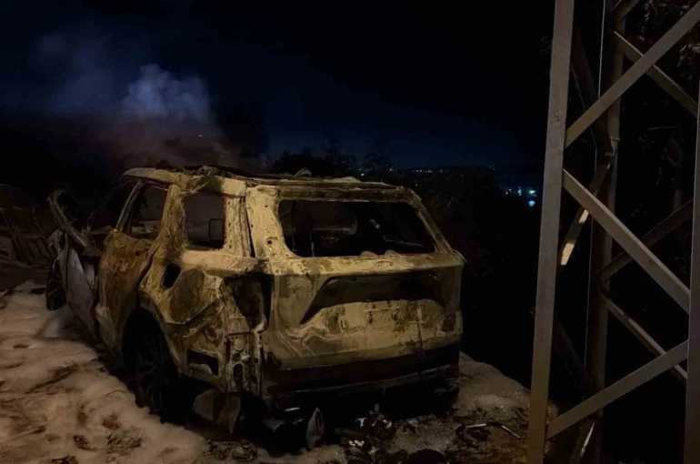 Erdek’te otomobil yangını paniğe neden oldu 
