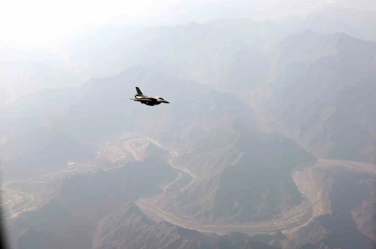 Erdoğan’ın Maskat Havaalanına inişinde F-16 savaş uçakları eşlik etti