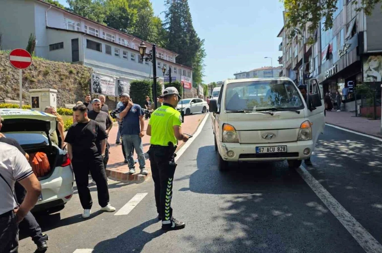 Ereğli’de yolun karşısına geçmek isteyen yayaya araç çarptı: 1 yaralı