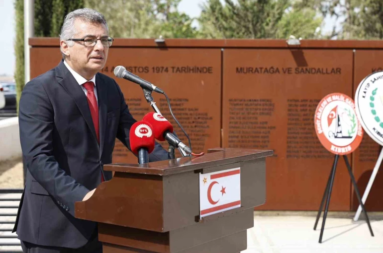 Erhürman’dan Şehitlikte Mesaj