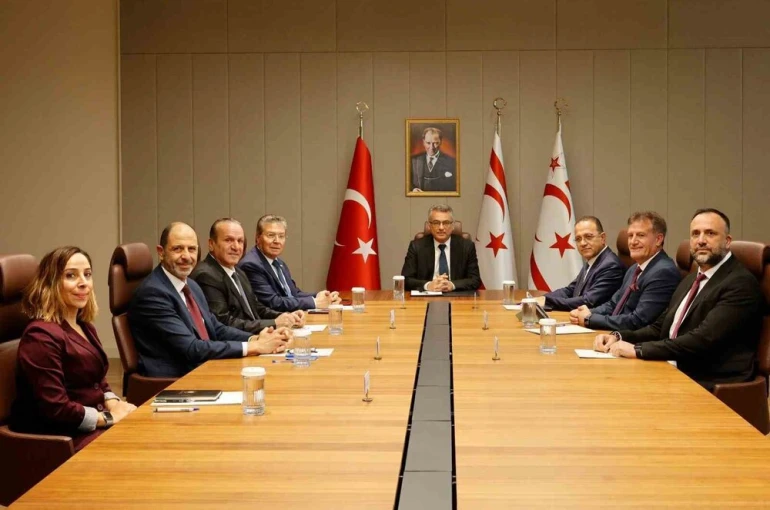 Erhürman siyasi parti liderlerini kabul etti