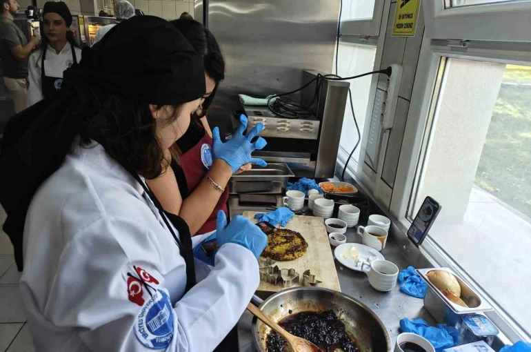 ERÜ Gastronomi Bölümü’nde dersler yemek yarışması ile başladı 