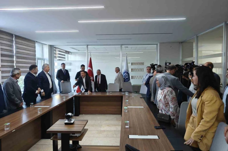 ERÜ’de hem açılış hem protokol töreni 